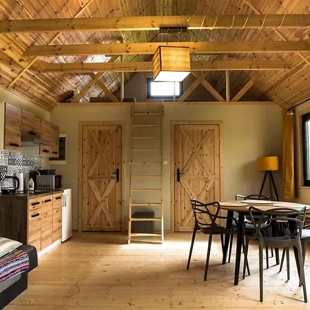 Na Krzywej Lace Chata *