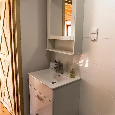 Na Krzywej Lace Chata